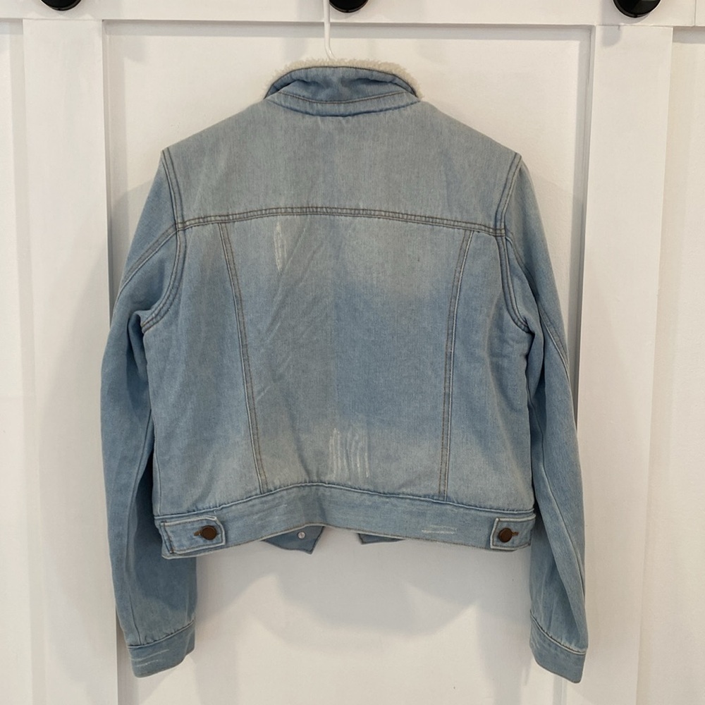 ASHLEY VINTAGE CHARM cropped denim jacket - Picture 7 of 9